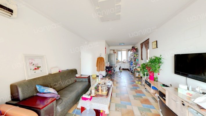 精装修三居，家具家电齐全，拎包入住-客厅