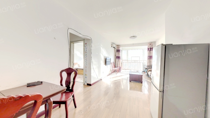 朝南两居，中间楼层，户型好，房本满五。-客厅