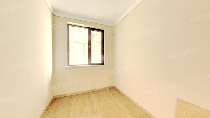 鸿坤全阳三居室    精装修    中间楼层-卧室B