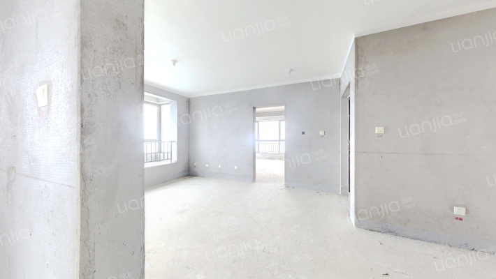 出售天伦湾小区，环境优美，落地窗三居室。-客厅