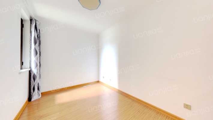 中高楼层的南向三居室，采光好。房本满二税费低-卧室A