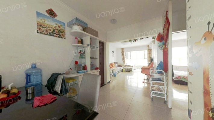 正规南北通透两居，客厅主卧朝南，业主诚心出售。-客厅