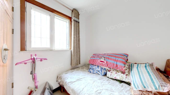 一层带小院南北通透大三居，采光视野好-卧室A