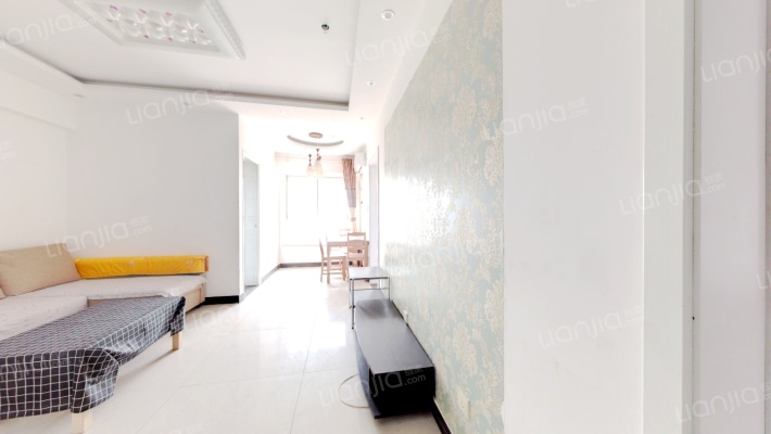 弘德缘小区，位于东兴北街，交通购物方便-客厅