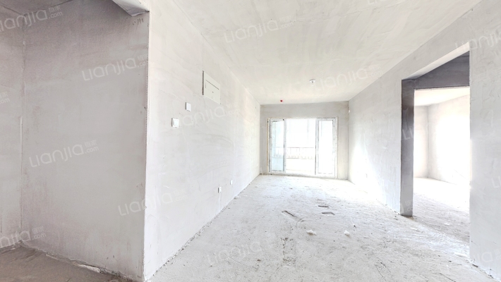 德信公园，两居电梯房，绿化绿35%以上，人车分流-客厅