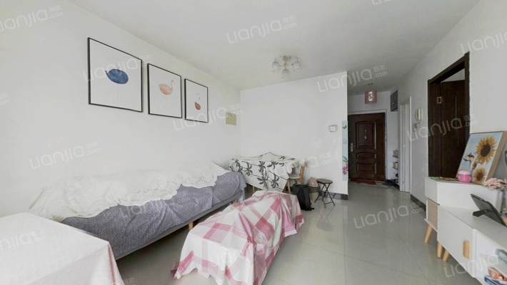 精装小两居，户型方正，采光充足，证满二。税费第-客厅