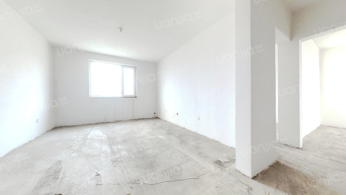 宏远景园毛坯随意装修满二税费低-客厅