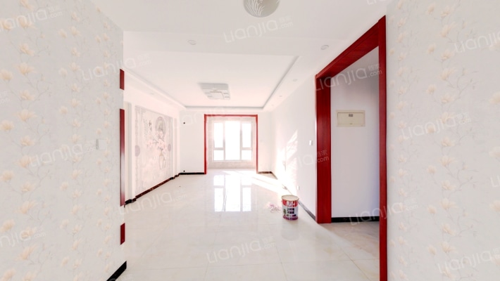 房本满二，南北通透精装修，带车库带地下室-客厅