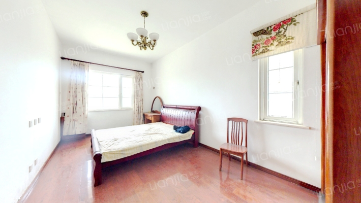 别墅法式独栋精装修带南向大花园300平附百平半地下-卧室A