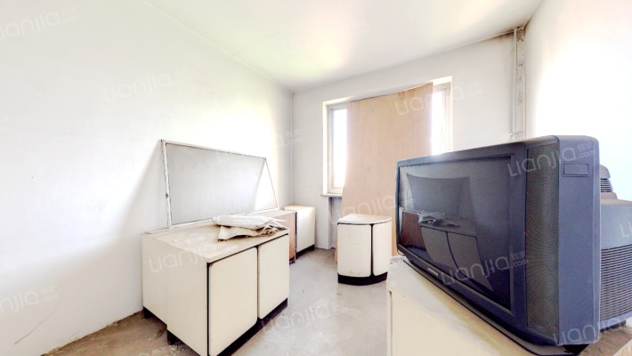 东兴小区  满五唯一  业主诚意出售  采光视野没问题-卧室B