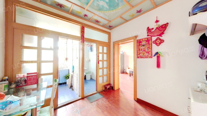 矿山局家属楼南院，小环境好，交通购物方便-客厅