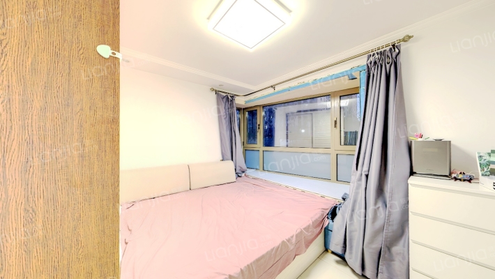 御景园精装一层下跃210平米带下沉庭院-卧室B