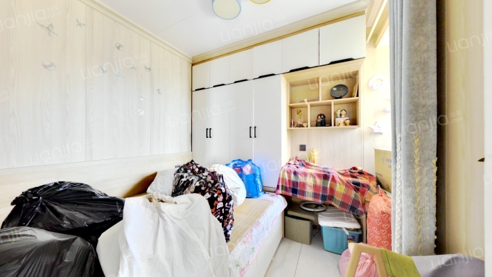 精装修 目前满二 集中供暖 全明格局-卧室A