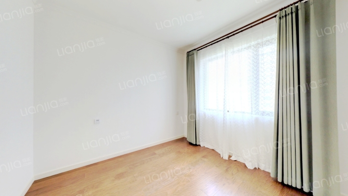 本房是经典的四叶草户型，南北通透，双明卫，好楼层。-卧室C