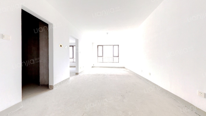 鸿坤南院，中间位置，中高好楼层两居室，业主诚意出售-客厅