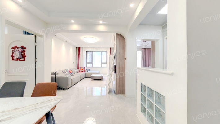 精装婚房 房本满二  好楼层采光好-客厅