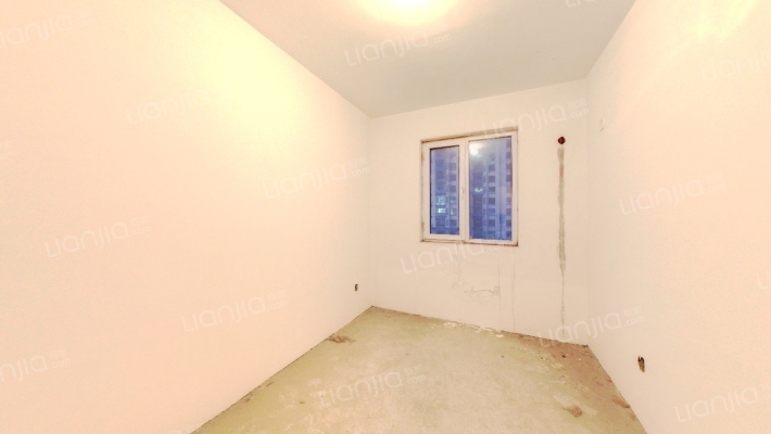 这个房子南北通透，三居室，采光好-卧室C