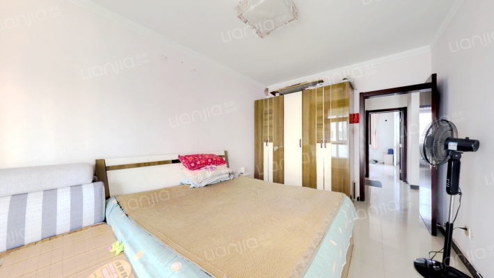 房子精装修，挨着德信公园 公摊面积小-卧室C