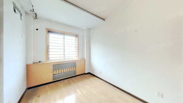 满二，精装50多万，20多平的阁楼也装修了，价格可议-卧室B