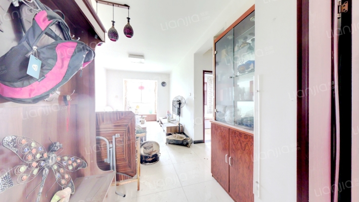 838沿线，70年产权，集体供暖，南北通透-客厅