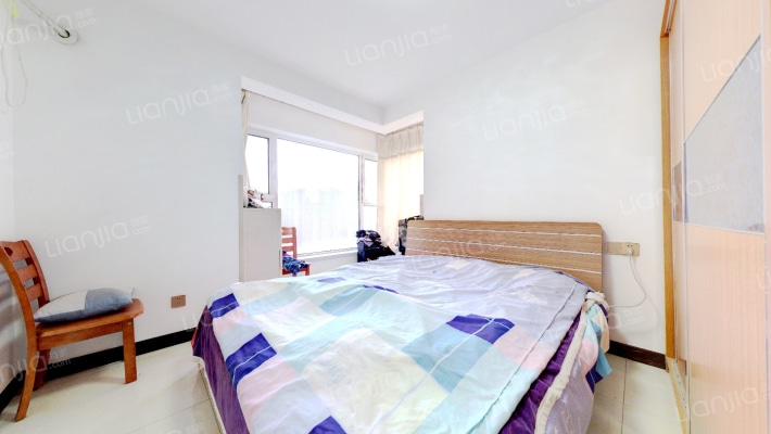 诚意出售，精装修, 明厨明卫，转角飘窗，价位可聊。-卧室C