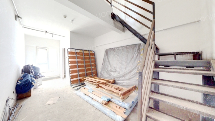 钻石广场  税少  集中供暖  诚意出售-客厅