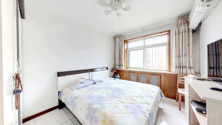 范阳路矿山局家属院南北通透三居-卧室A