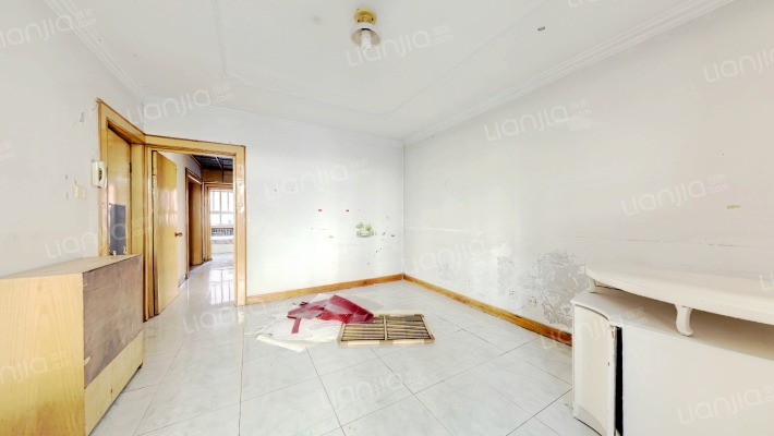 七十年大产权   小区环境好   户型方正-客厅