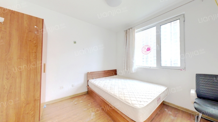 房子南北通透，采光好，带车位，房本满二。-卧室C