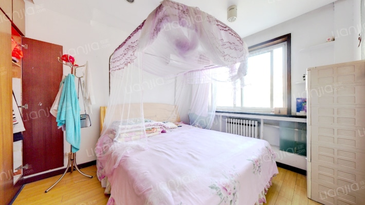 南北通透经典两室，视野开阔，无遮挡。-卧室B