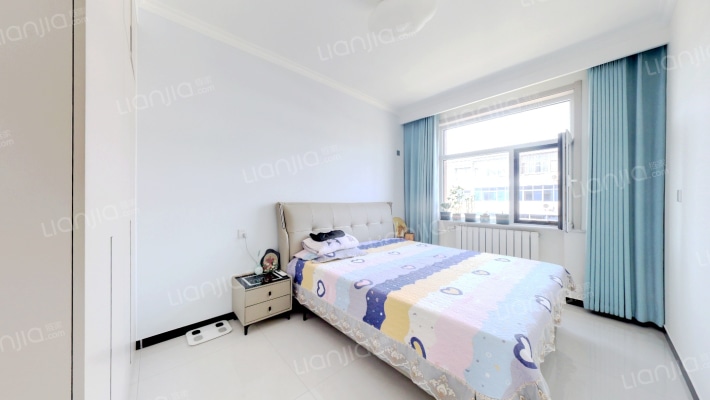 双语大三居 125平精装 南北通透  满五带小房-卧室A