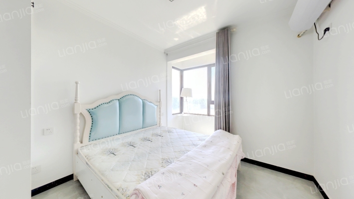 房子是朝南两居，拎包入住。中间楼层。-卧室B