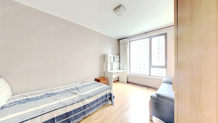 鸿坤南向两居室  精装修   中间楼层  随时看房-卧室B