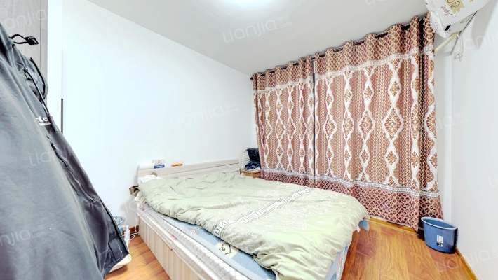 南向两居，中间楼层，全天采光，视野开阔。-卧室B