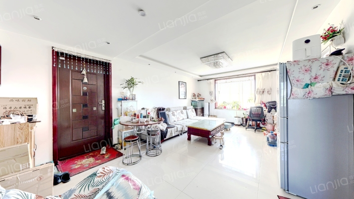 东兴南街 上学电梯房   好楼层 交通便利-客厅