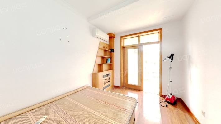 南北通透两居室，带露台，业主诚心出售，价格可议-卧室B