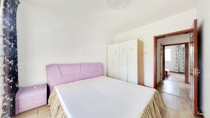 钻石广场通透两居，精装、拎包入住-卧室B