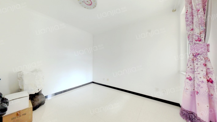 精装婚房三居室，户型方正，房本满五-卧室A