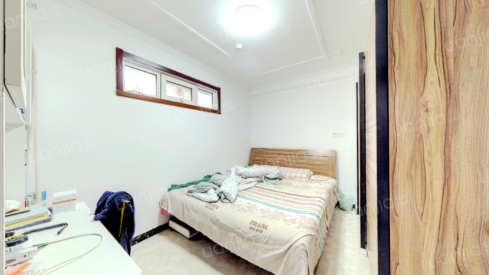 钻石广场全南二居室，精装修房本满五唯一，-卧室C