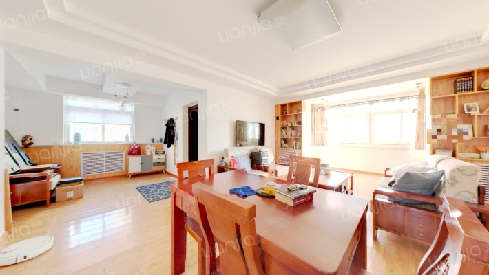 二康医院核 心版块，出门就是就是范阳路,易自住养老。-客厅A