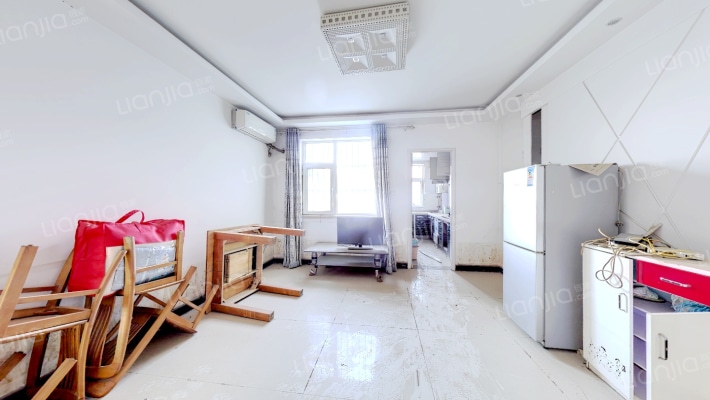 107国道  水榭春天 南北通透两居室  有装修低楼层-客厅