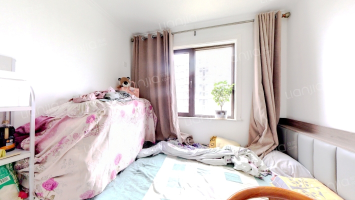 天伦湾馨园 精装三居室 家具家电全带 拎包入住-卧室B