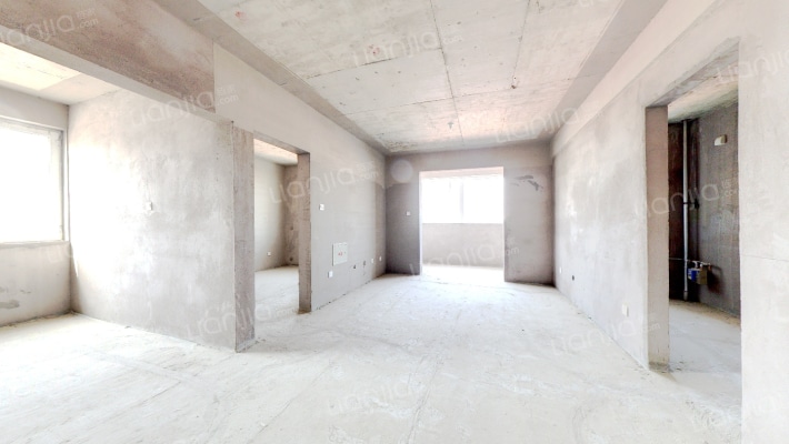 华泰金源，西南户型，满二，毛坯房，看房方便-客厅