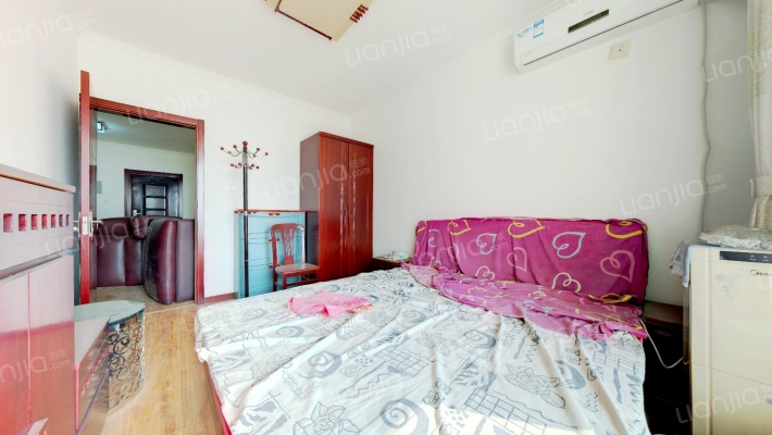 房本已满两年 三个卧室都朝阳 中间楼层 采光无遮挡-卧室A