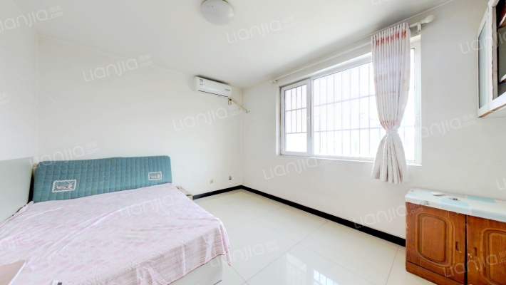 范阳路边纯南大两居出门就是钻石广场-卧室B