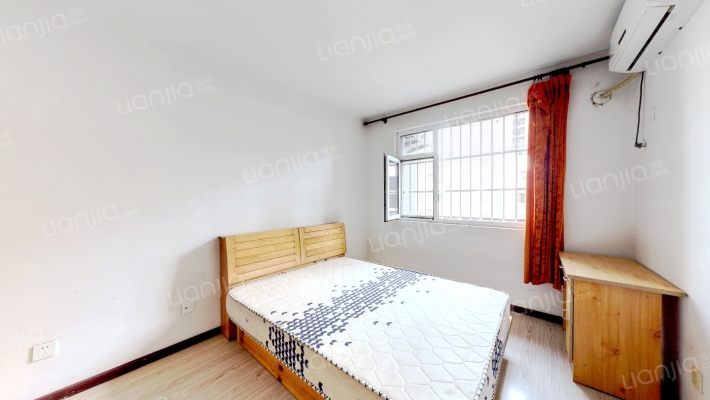 范阳中路，南北通透带露台三居价格可议-卧室A