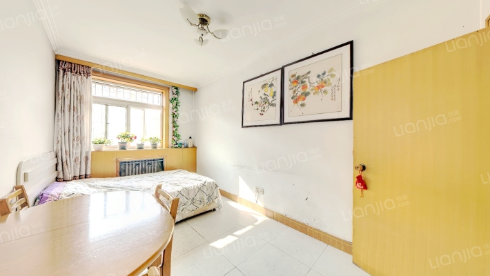 建设路上南北通透三居一层带小房出售-卧室A