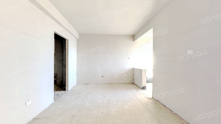 老城好小区，采光好，满两年税费少，有钥匙随时看房-客厅