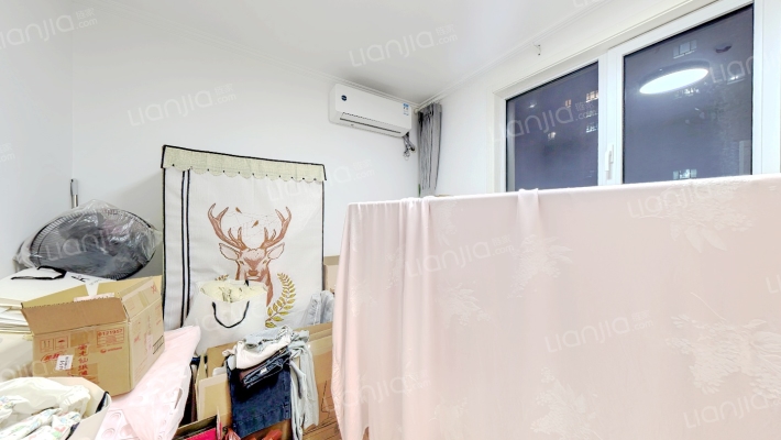 翡翠滨江精装两居，业主诚心出售-卧室B