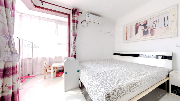 水岸花城 3室1厅 西南-卧室A